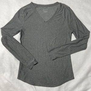 No Boundaries V Neck Heather Gray Long Sleeve. Large. NWOT. Performance Wear.